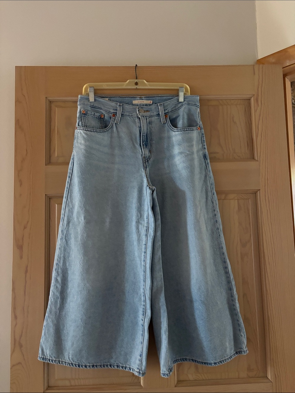 Light Blue Levi’s Premium Jeans-wide leg cropped